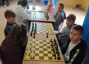 Powiększ obraz: Igrzyska gminne w szachach